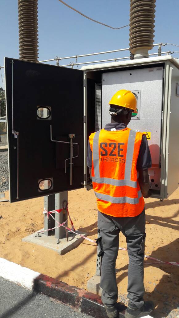 Technicien au poste HT de Mékhé